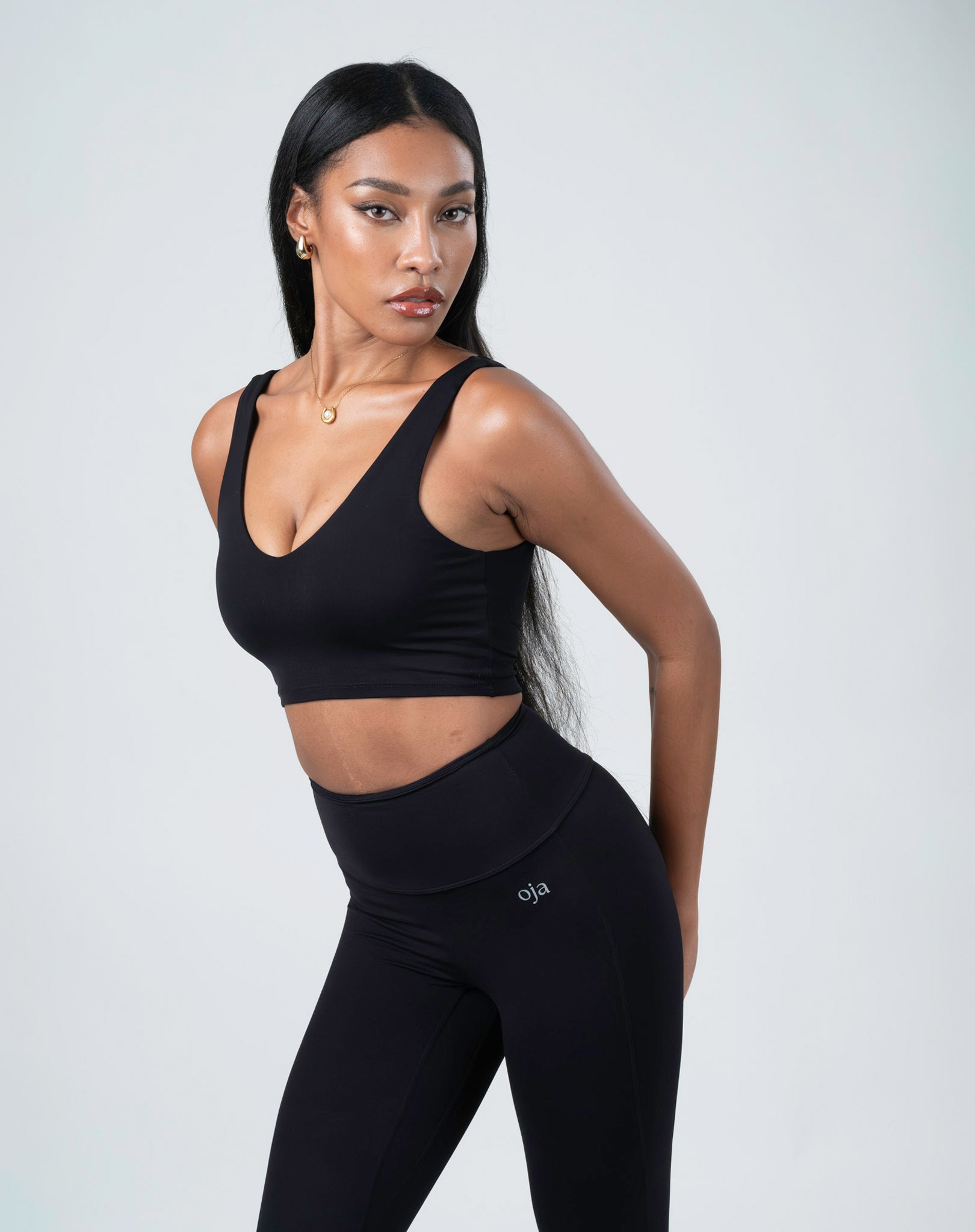 BEFREE U-scooped Top - Black