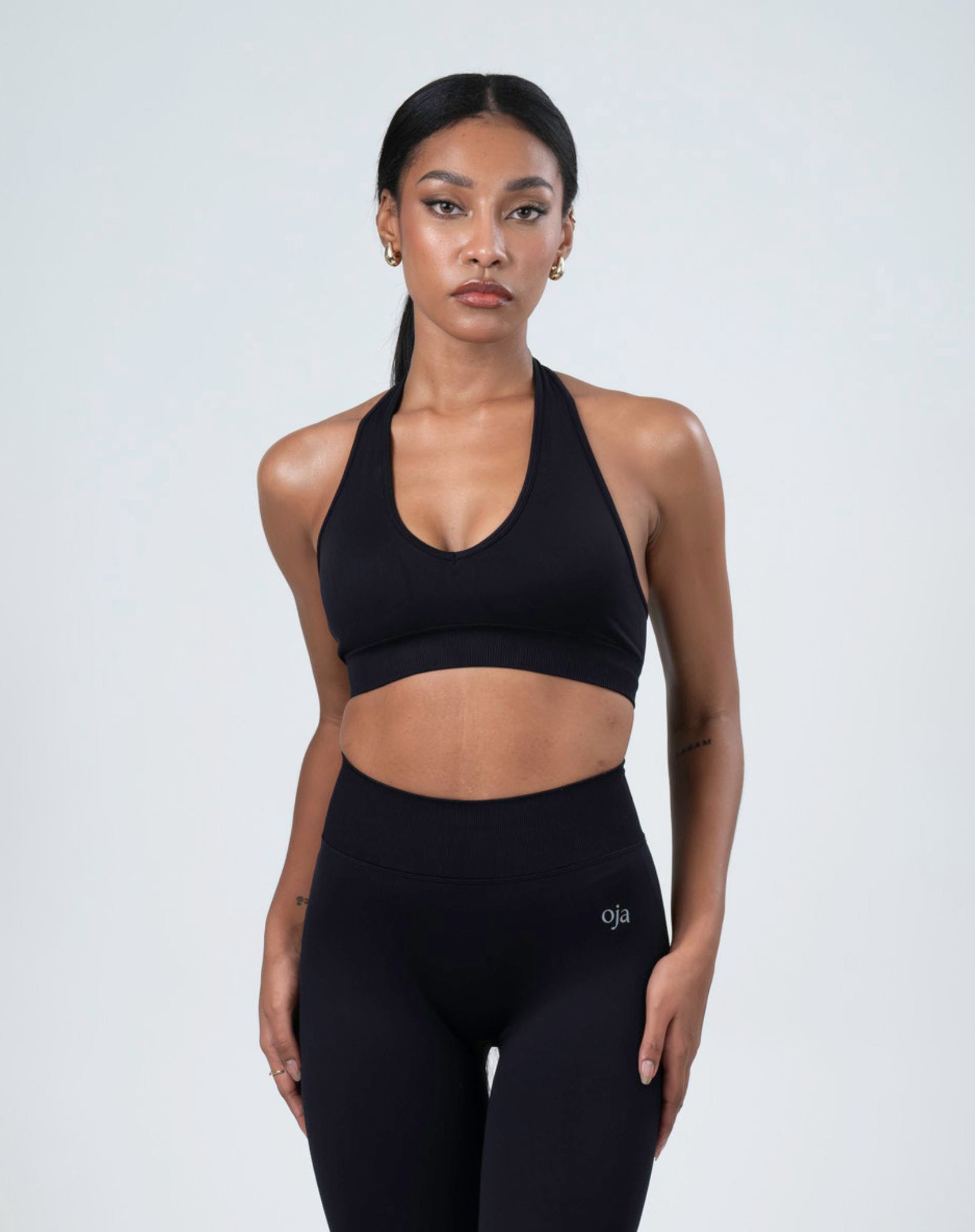 Elira_-_Halter_Top_Black_6_fee5e3d0-9320-4df8-a019-0ce91c3e584f.jpg