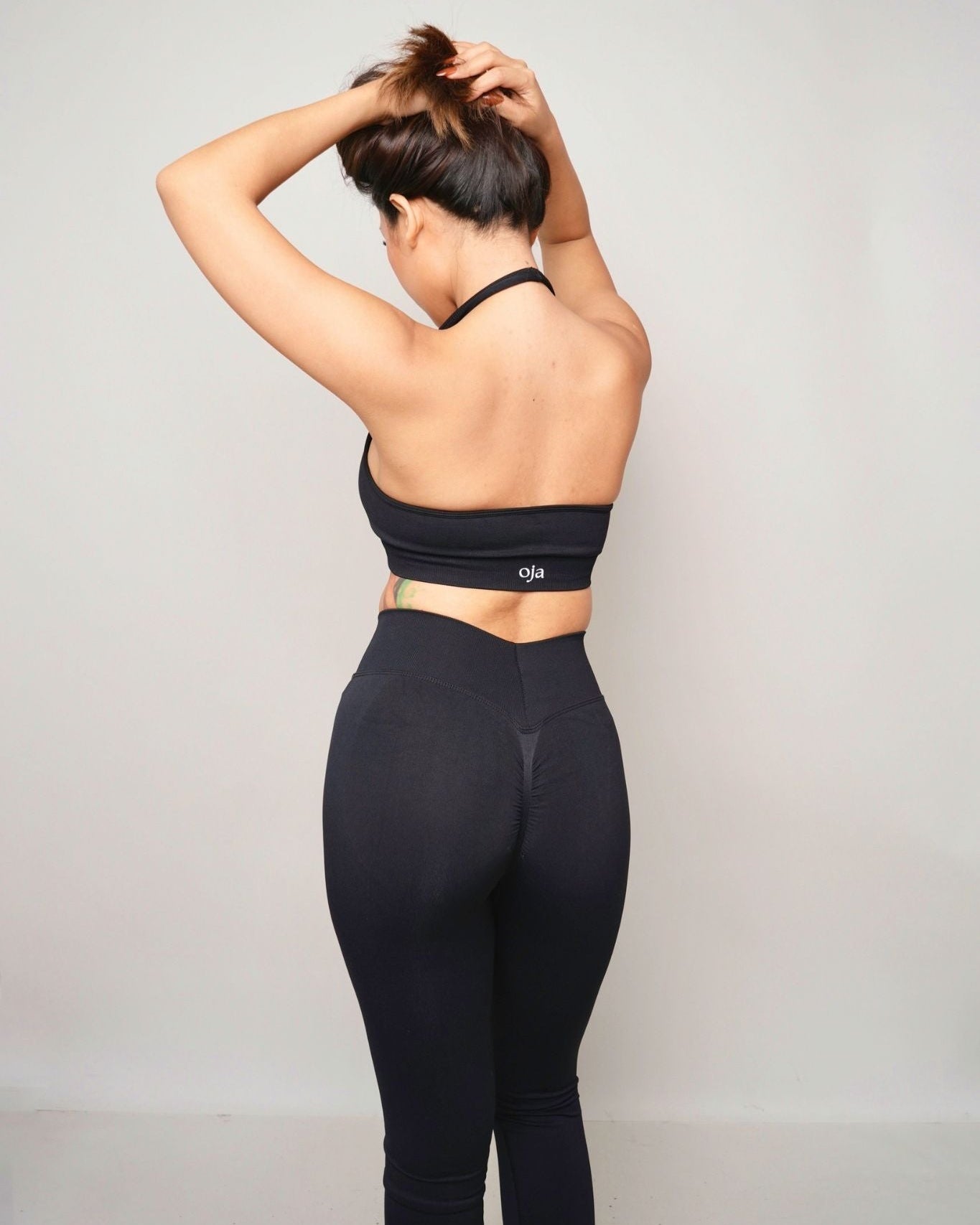 ELIRA HALTER TOP BLACK