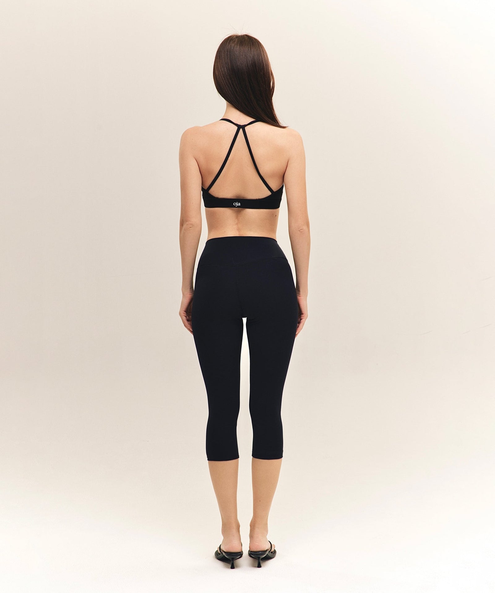 ojawear-capri-leggings-black-6.jpg