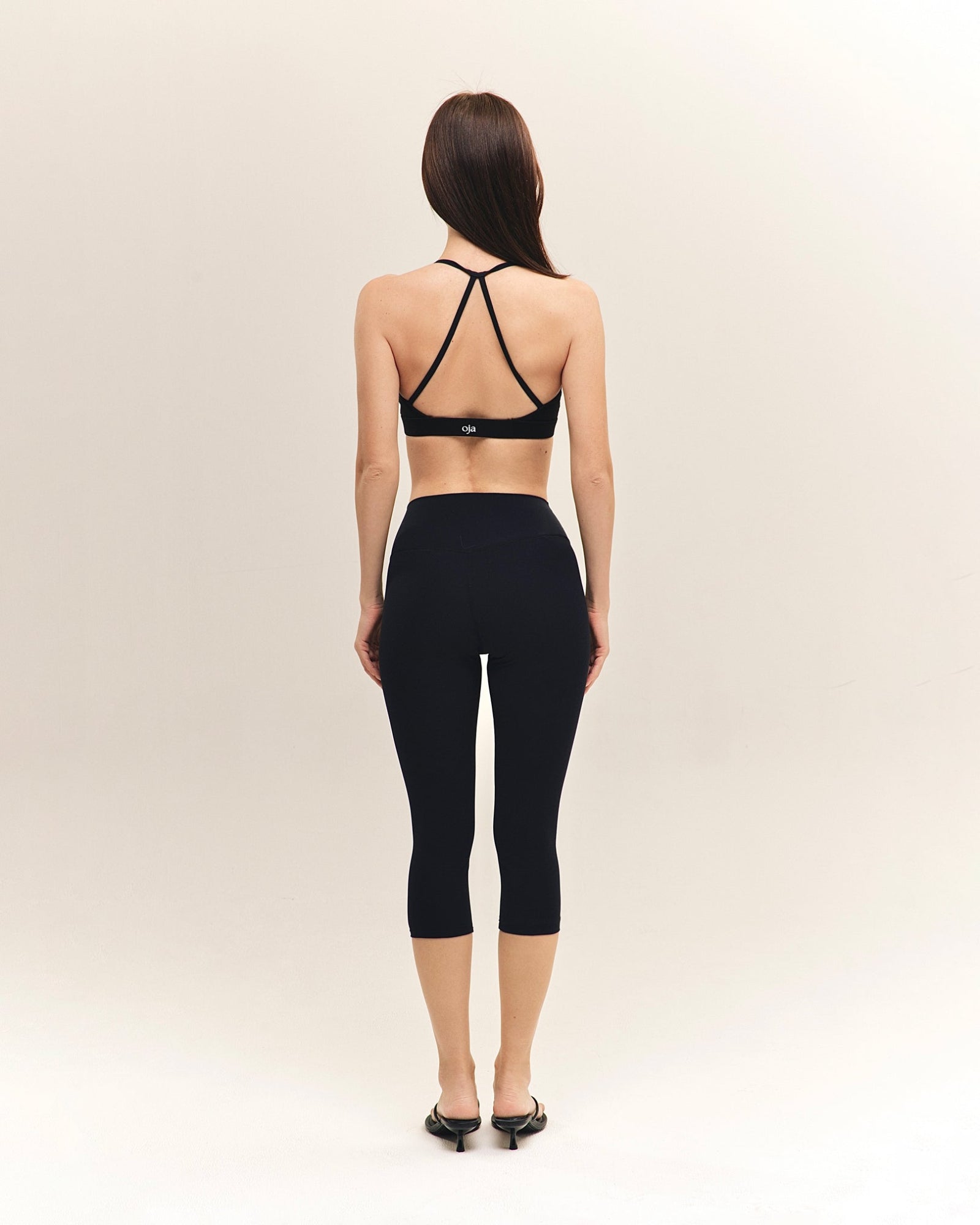 ojawear-capri-leggings-black-6.jpg